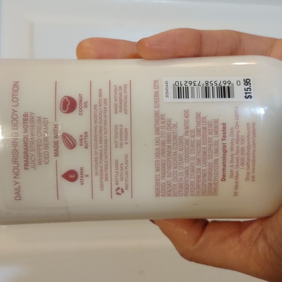 Strawberry Snowflakes X3 Nourishing Body Lotion Bath And Body Works - Picture 8 of 8